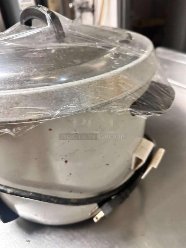 Adcraft commercial rice cooker in outstanding condition, 120v, with a clear lid and power cord; fully tested and working.
