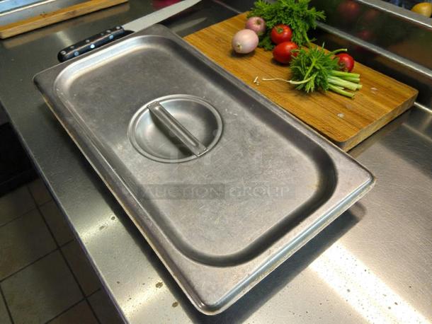 Thunder Group® stainless steel slotted steam table pan cover, model STPA5130CS, in great condition.