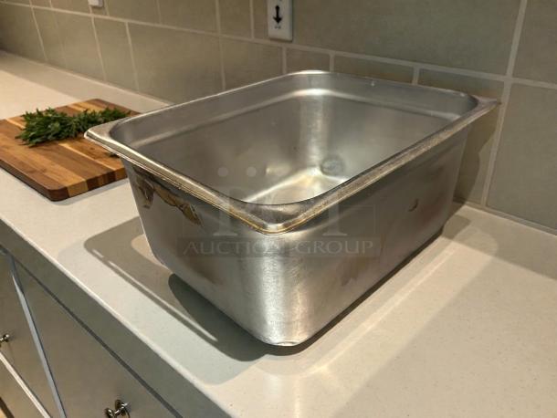 Thunder Group STPA3126, 1/2 size 24 gauge, 6-inch deep stainless steel anti-jam steam pan. Excellent condition.