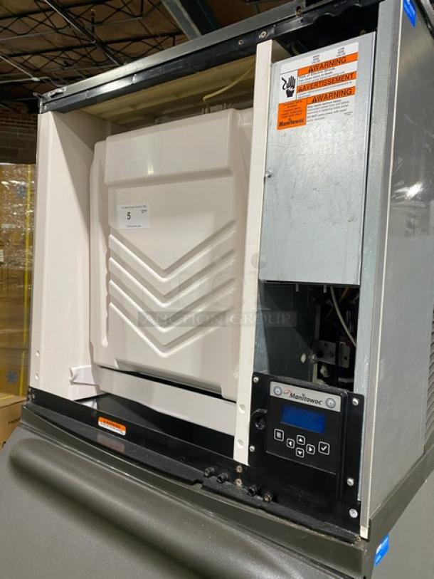 Manitowoc IR0850A-261 ice machine/bin combo, stainless steel, air-cooled, electric-powered, 208-230V, on legs, visible controls.