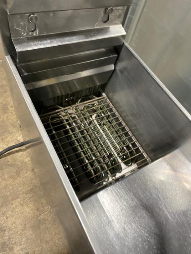 Pitco SFSE14S stainless steel fryer with filtration system, back splash, basket hanger, 208V 3-phase on casters.
