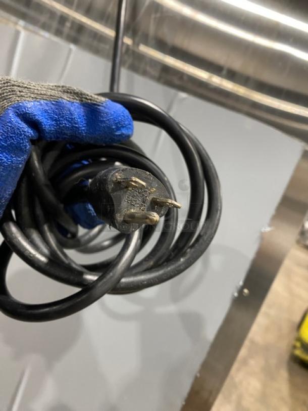 Alto-Shaam 1200UPSR plug detail; commercial electric cabinet with dual-compartment controls and wired rack.