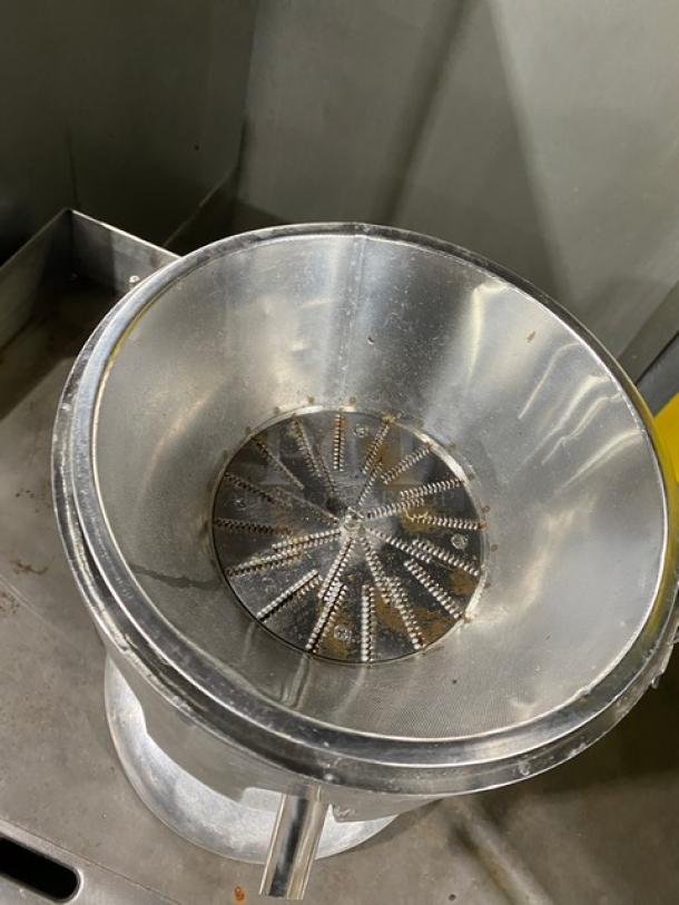 L&J WFA2000 stainless steel electric juice extractor, commercial countertop model, 110V, lightly used condition.