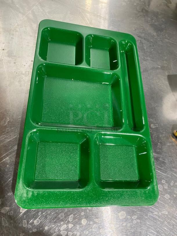NEW Cambro Camwear Series green 6-compartment tray, model 1596CW119, 9"x15", durable plastic, excellent condition.