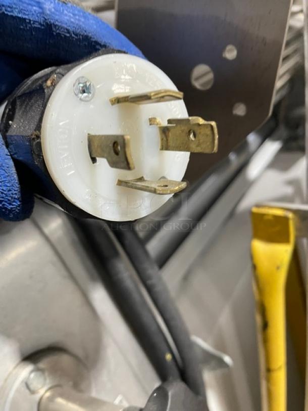 Seewer Rondo SS064C dough sheeter power plug, close-up. Model: SS064C, SN: A6019004. Leviton marked on plug.