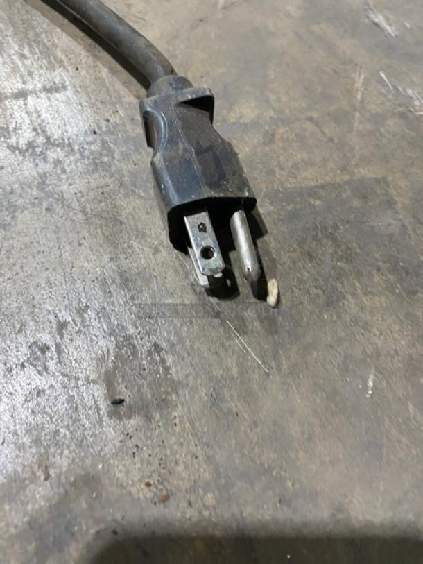 Power plug of a Bunn Infusion Series ITCB-DV tea/coffee brewer, showing a three-prong connector.