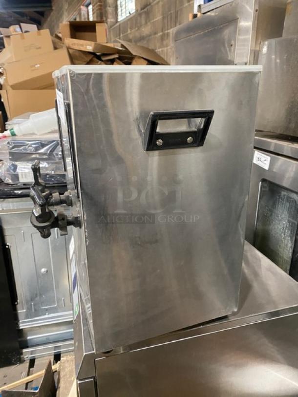 Bunn Bunn-O-Matic TD4T commercial iced tea dispenser with dual 1.5 gal reservoirs. Stainless steel, used condition.