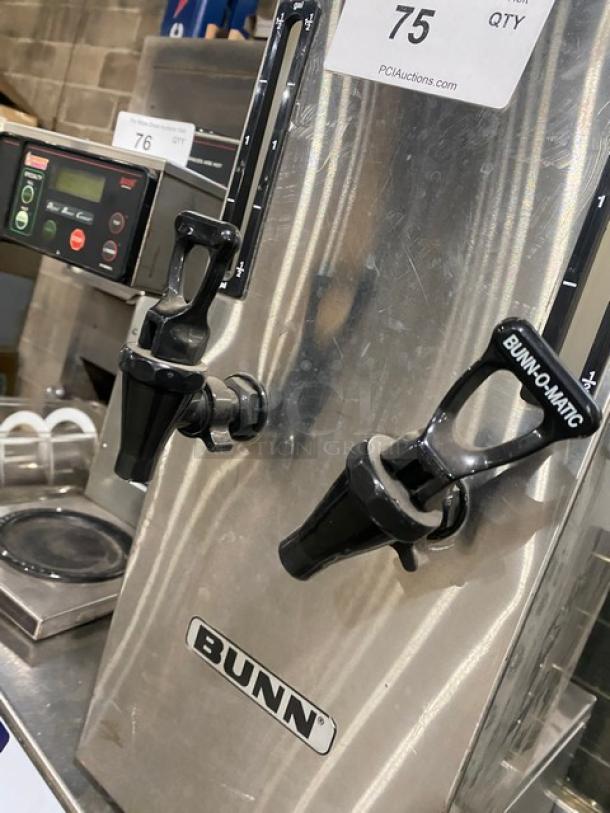 Bunn Bunn-O-Matic TD4T stainless steel iced tea dispenser, dual 1.5-gal reservoirs, commercial use, model TD4T, SN: TD40164652.