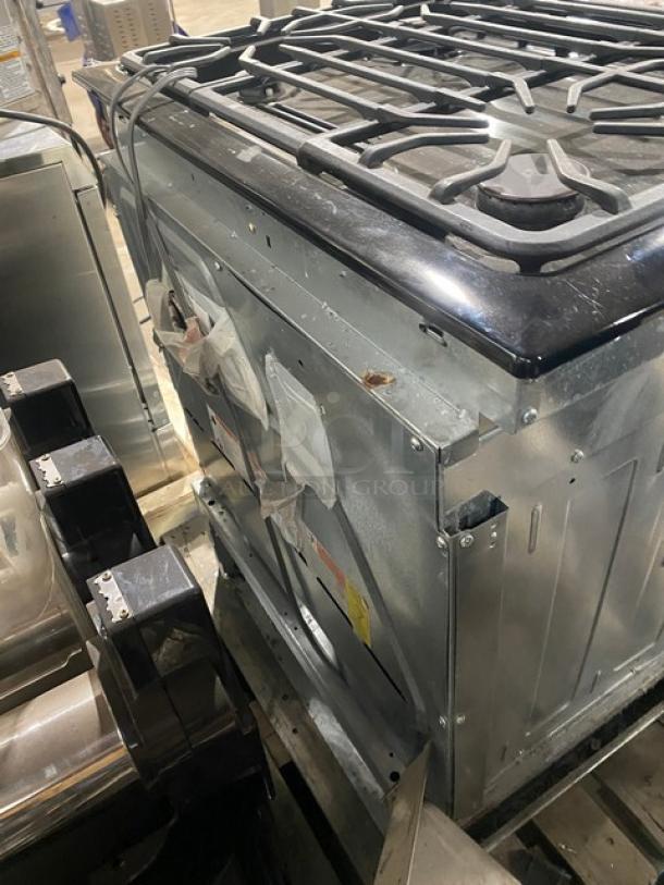 Frigidaire Professional Series stainless steel 4-burner gas range/oven combo with warming drawer, Model FPGS3085KFH.