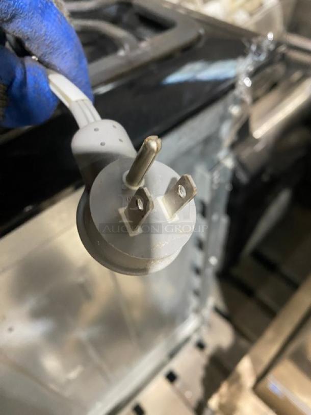 Stainless steel electric plug of a Frigidaire Professional Series gas oven model FPGS3085KFH. 120V connection.