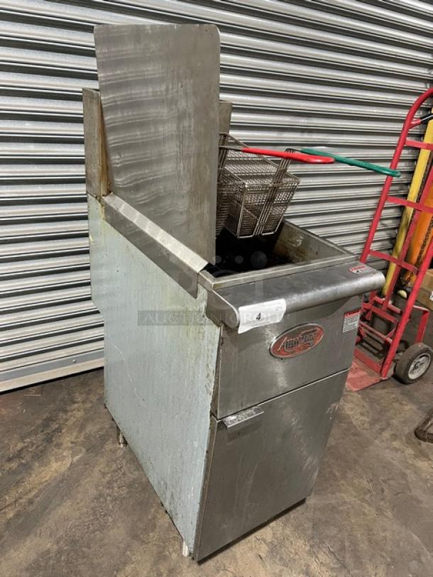 Avantco FF300N stainless steel gas fryer with left-side and back splash, basket hanger, and fry basket. Model SN: 19110822VA.