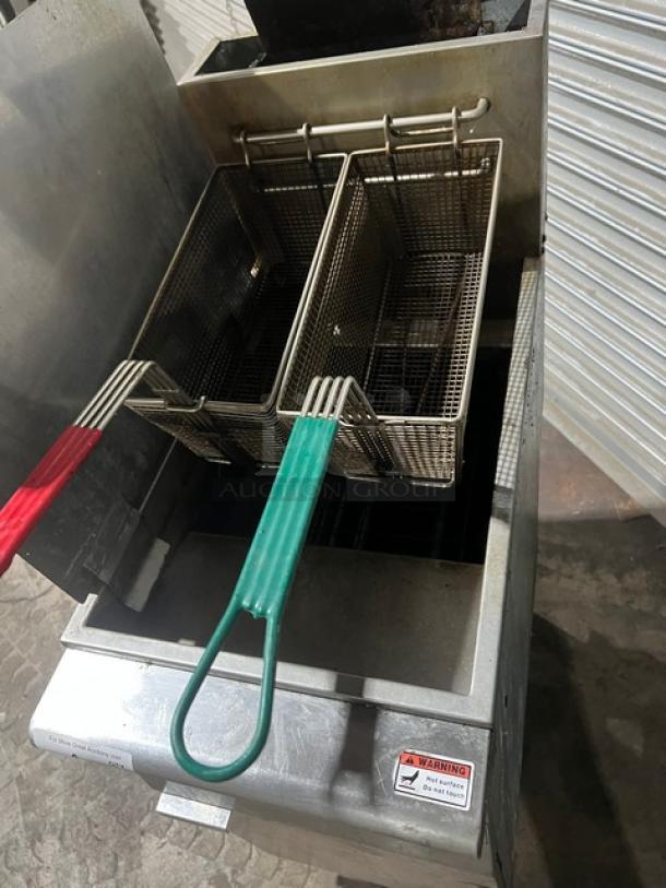 Avantco FF300N stainless steel natural gas deep fryer, 2019 model, with baskets, left-side and back splash, on legs.