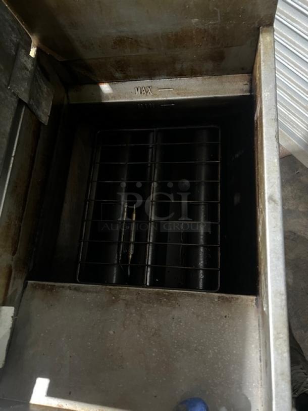 Avantco FF300N 2019 commercial stainless steel deep fat fryer, natural gas, fry basket hanger, left-side, back splash, on legs.