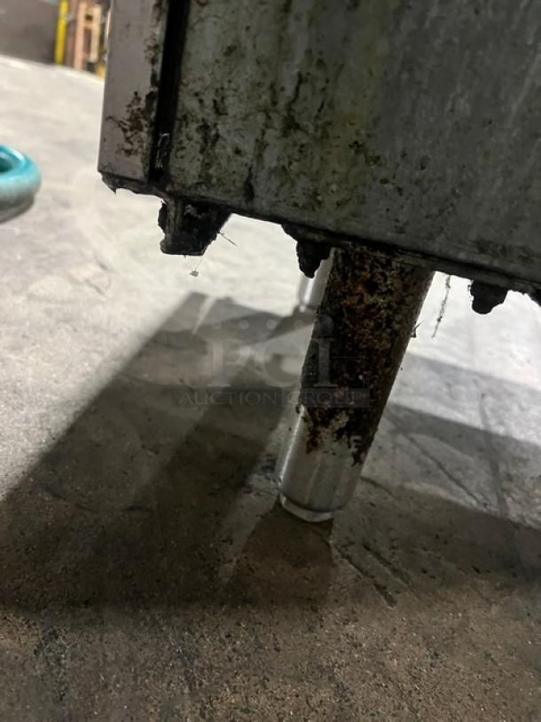 Avantco FF300N commercial deep fat fryer, stainless steel, natural gas, with left-side and back splash, basket hanger, fry basket, on legs. Signs of wear evident.