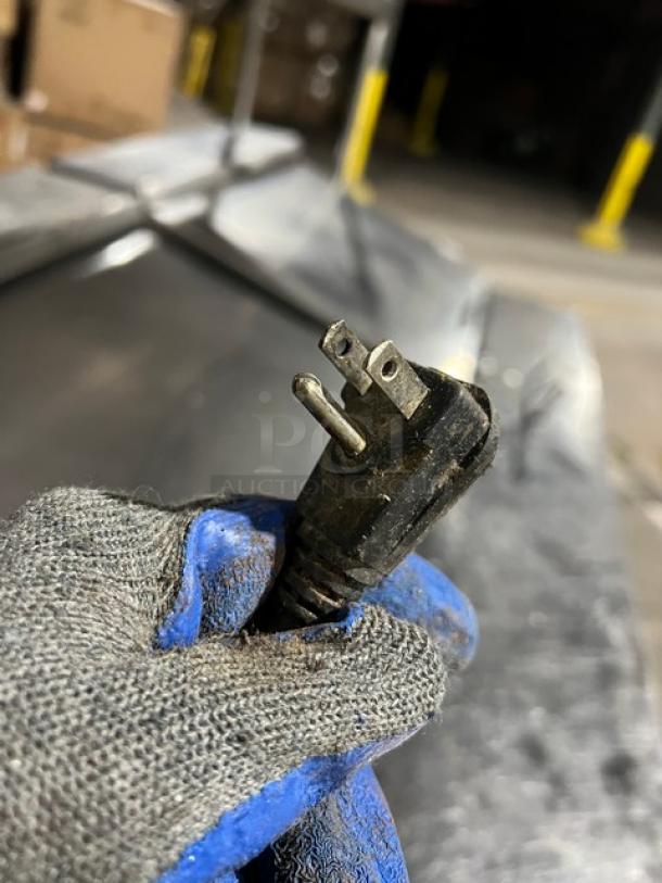 Continental SW6024M power plug detail; compatible with 115V, 1-phase. Includes a double overhead shelf and poly-coated wired rack.