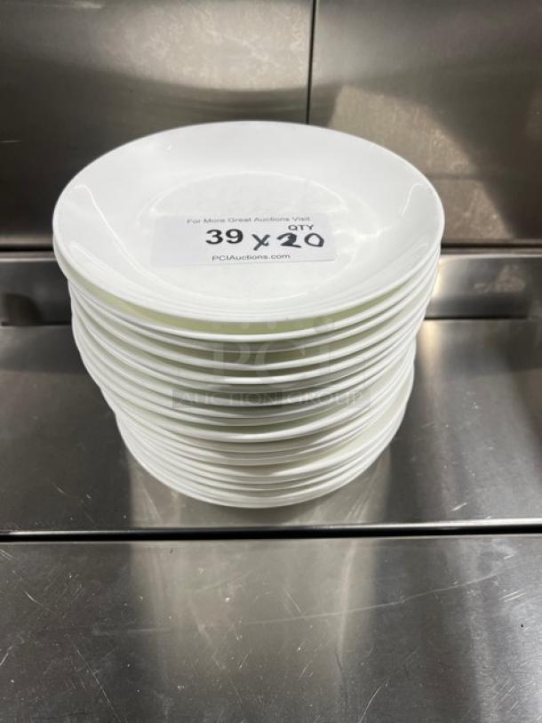 New Fortessa commercial white round plates, stack of 20. Durable, high-quality, pristine condition, perfect for restaurants.