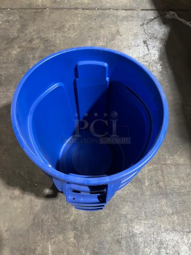 Rubbermaid Brute Series 32 Gal. blue trash can, commercial grade, round shape, new condition.