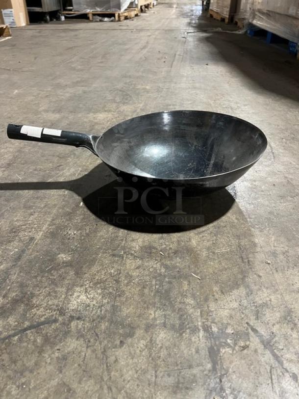 Commercial black non-stick frying pan with a long handle. Good condition with a matte finish. Ideal for high-volume cooking.