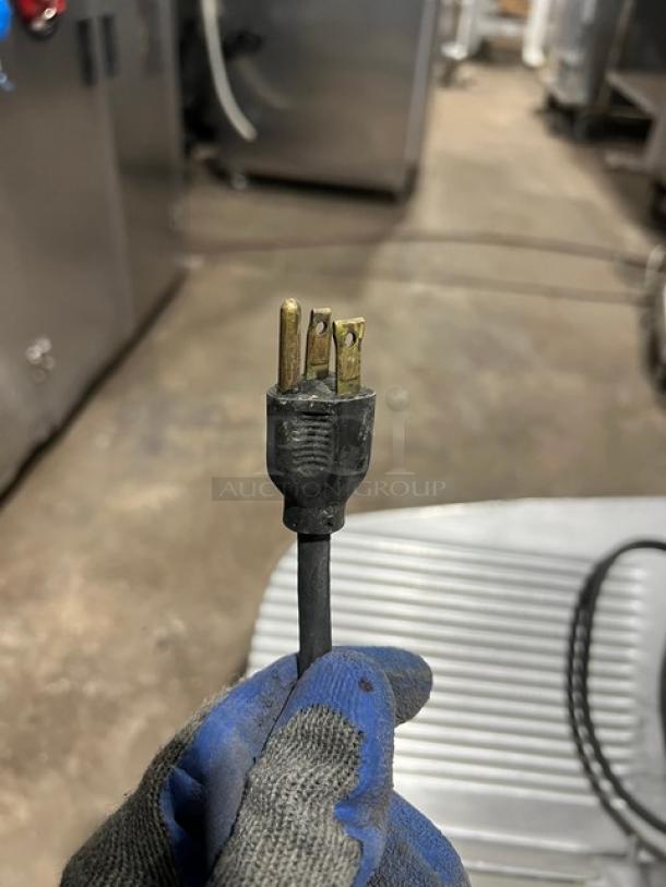 Hobart Model 1712 countertop deli meat slicer power plug, 115V, 1 phase, for commercial kitchen use, heavy-duty design.