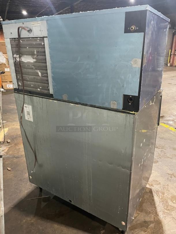 Hoshizaki IM-500SAA stainless steel ice maker/bin combo, electric, air-cooled, includes ice scoop, on legs, model and serial shown.