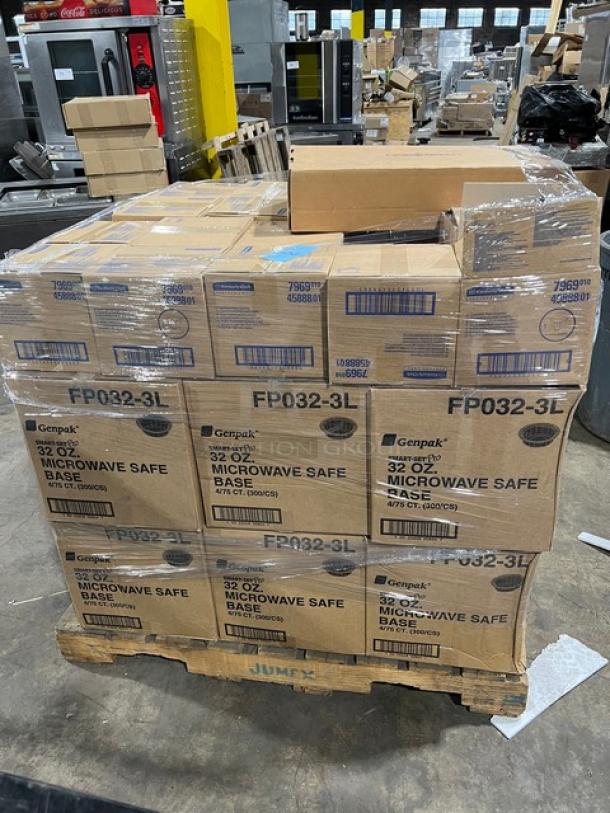 Sealed mixed pallet of Genpak Smart-Set Pro Series 32 Oz. microwave-safe bases, model FP032-3L, with visible box labels.