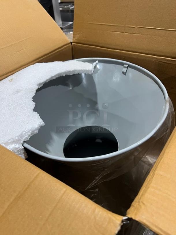 Brand new mixed pallet containing San Jamar Saf-T-Scoop, model SI7000, and more, inside a cardboard box.