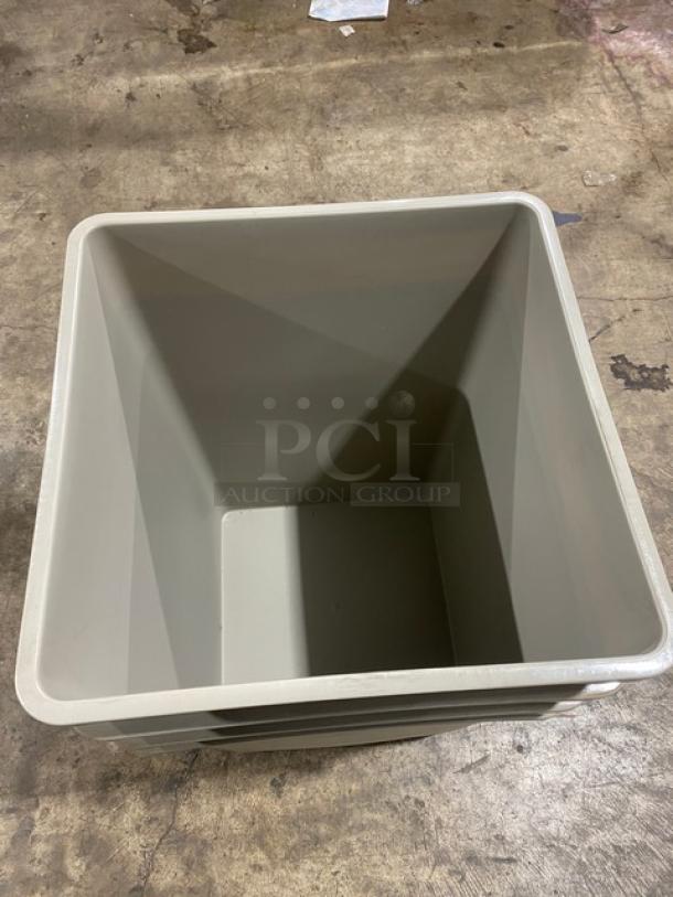 Rubbermaid Commercial beige 35-gallon square trash can, Model 3958, new condition. Durable design, ideal for commercial use.