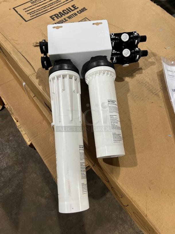 Brand new Pentair Everpure QT1+CR water filtration system for chloramine reduction. Dual cartridges, pristine condition.