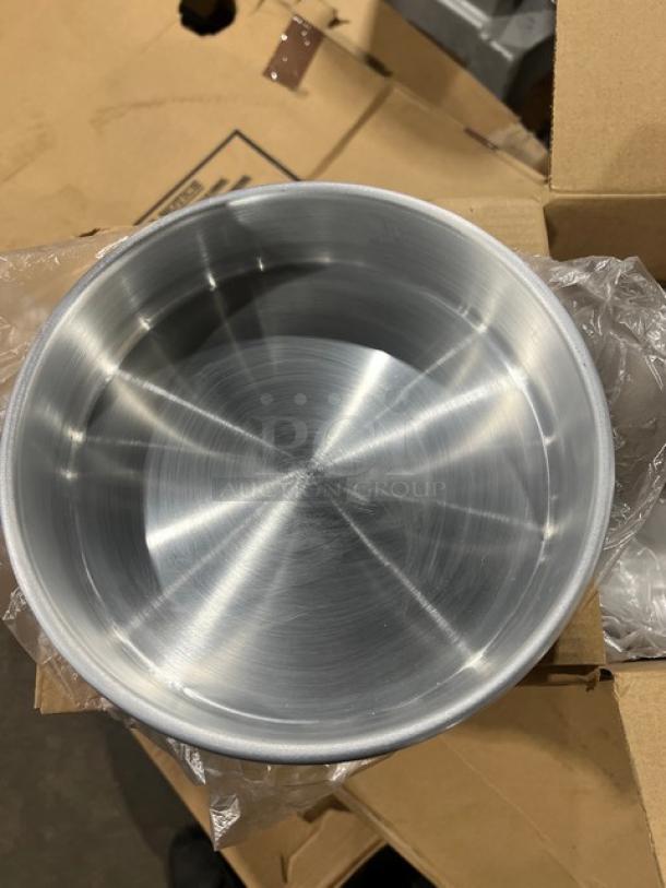 Winco ACP-092 9" round aluminum cake pan, 2" deep, new condition, shiny finish. Ideal for commercial baking.