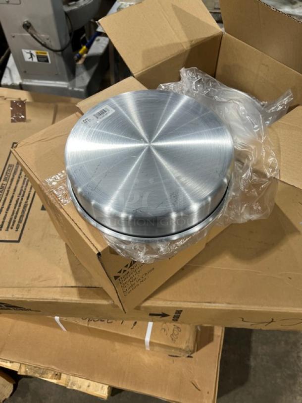 Brand new Winco ACP-092 aluminum cake pan, 9" round, 2" deep, in original packaging. Ideal for professional baking.