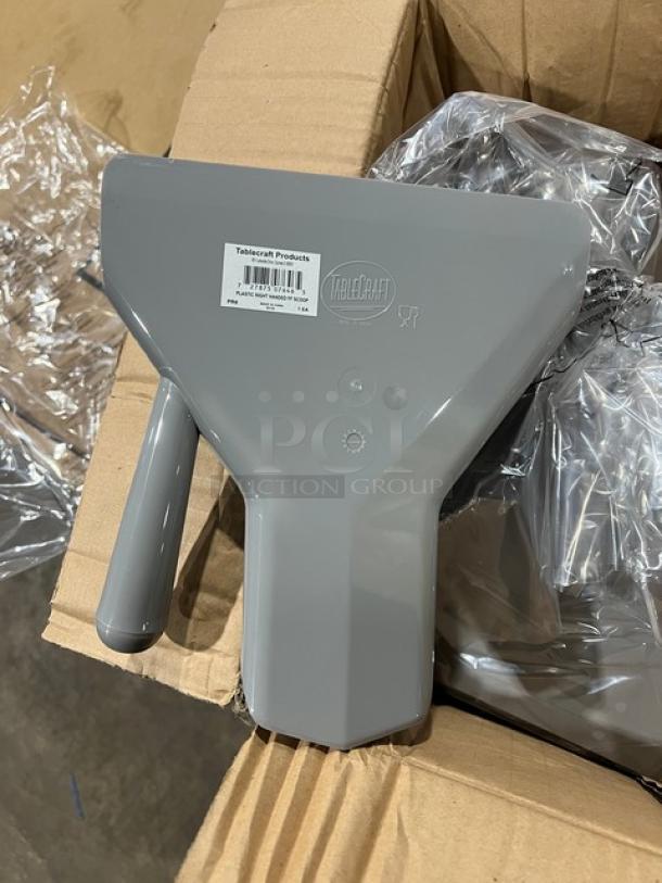 TableCraft PR8 right-handed fry scoop, soft grey, new. Features a handle and barcode label. Ideal for commercial use.