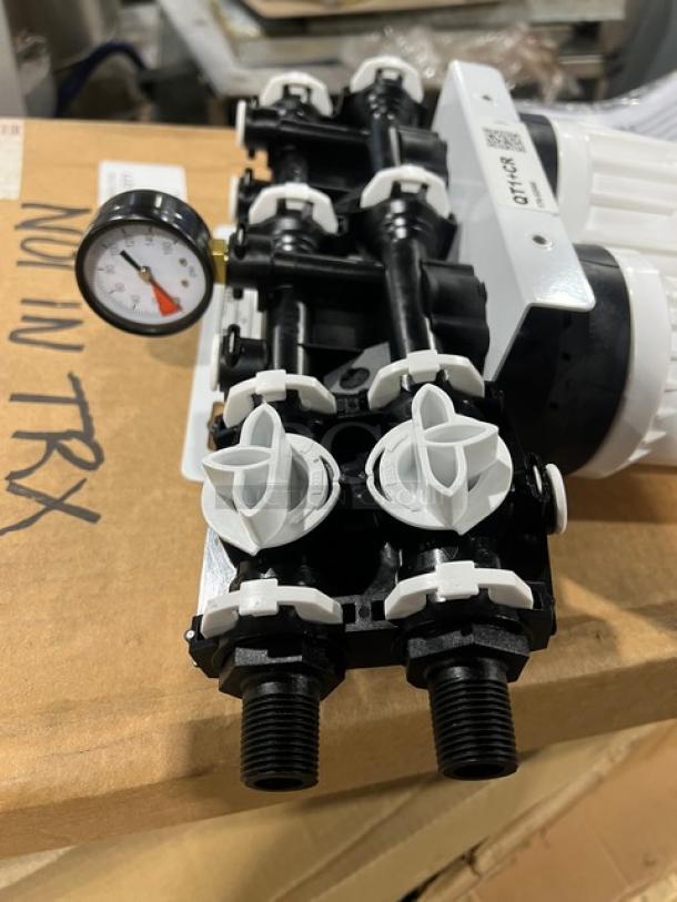 Brand new Pentair Everpure QT1+CR water filtration system, features black and white components with pressure gauge.