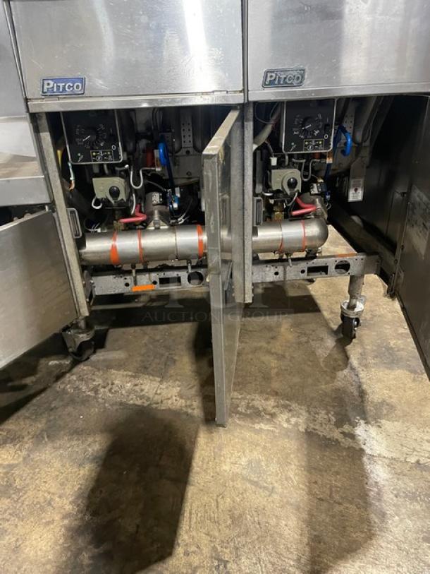 Pitco FGSGH50 4-bay fryer system, stainless steel, used, with basket hanger, backsplash, oil filter, on casters, model SN G13JE049284.