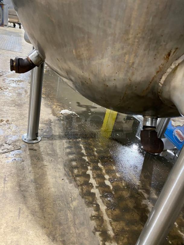 Groen FT-80 80 Gal. stainless steel steam kettle, gas-powered, on legs. Visible rust; model and SN tag present.