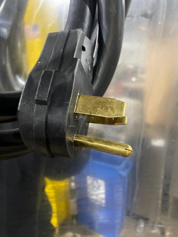 Alto-Shaam 1200-TH power plug, 208-240V, durable build, essential for commercial kitchen operations.