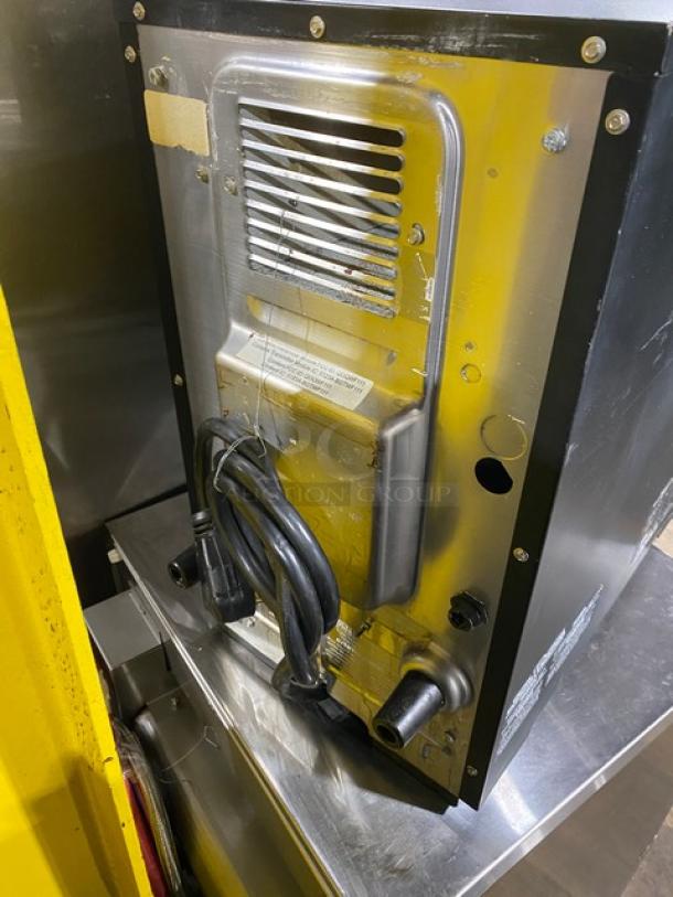 MerryChef Eikon E2S high-speed cook oven, black, 2022 model, electric-powered, countertop design, excellent condition.