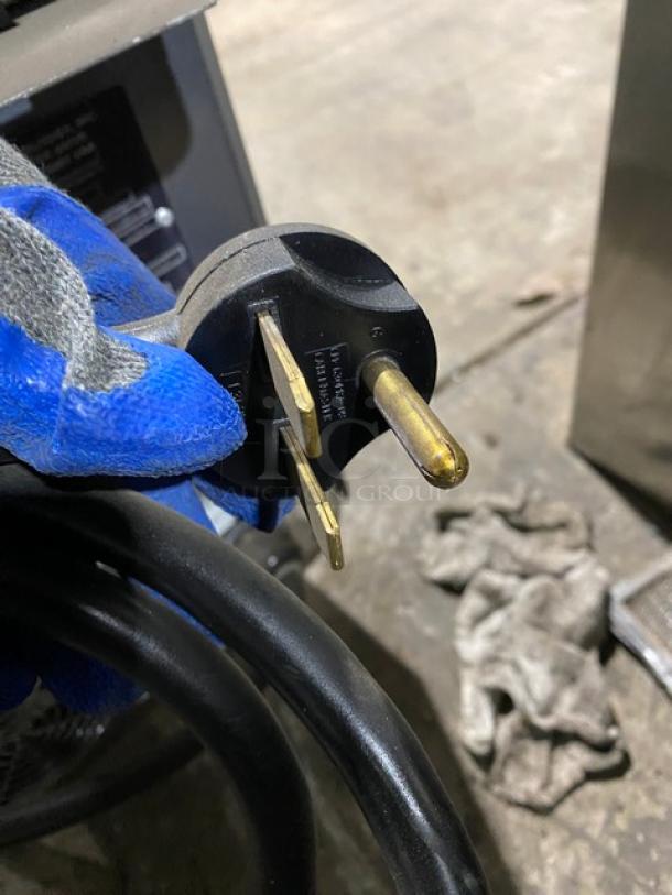 TurboChef NGO oven power plug, 208/240V, commercial use, for rapid cook countertop electric oven.