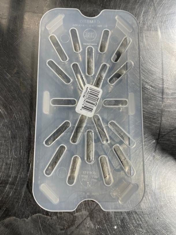 Cambro 40PPD190 translucent polypropylene 1/4-size drain shelf; scratch-resistant, new condition, with label.