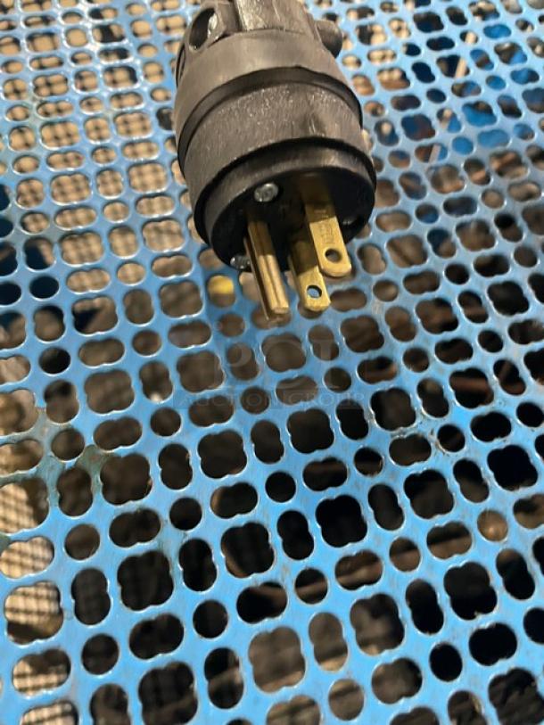 Banner Perfecta Pour Cold-Blast Series plug, Model 60835A, 115V, air-cooled, commercial use, black and gold prongs.