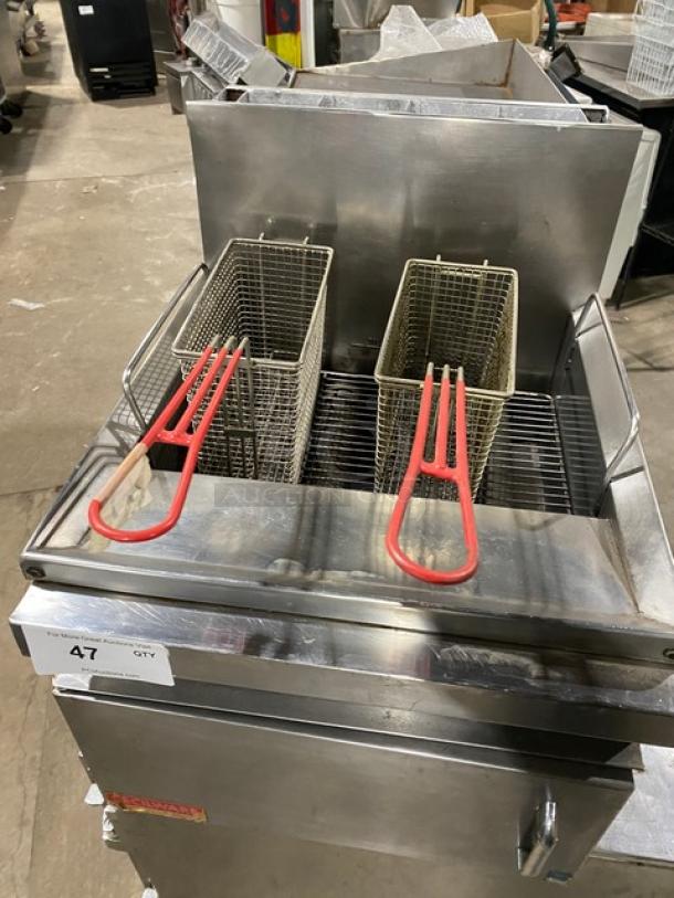 Cecilware 28 lb. stainless steel natural gas countertop deep fryer, with backsplash and frying basket, SN: 054821, on legs.