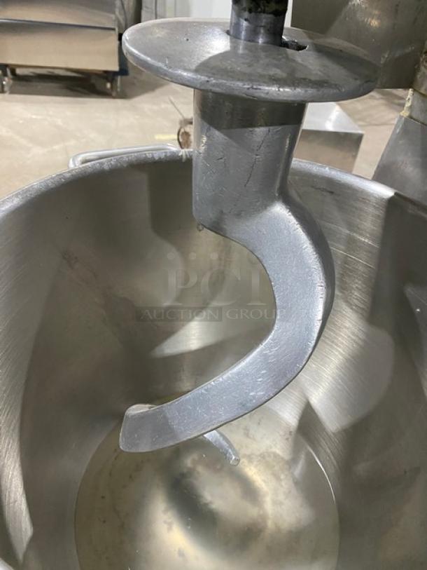 General GEM130 30 Qt. Planetary Mixer with stainless steel bowl, bowl guard, and spiral dough hook. Model: GEM130, 110V.