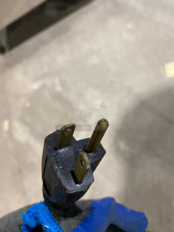 Close-up of a power plug for Star QCS Series QCS395HC conveyor toaster, emphasizing compatibility with 208V 1 Phase outlets.