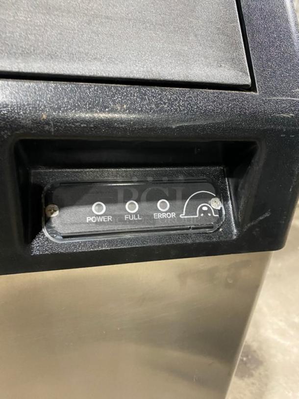 Icetro IU-0220-AH ice maker control panel showing power, full, and error indicators on stainless steel unit.