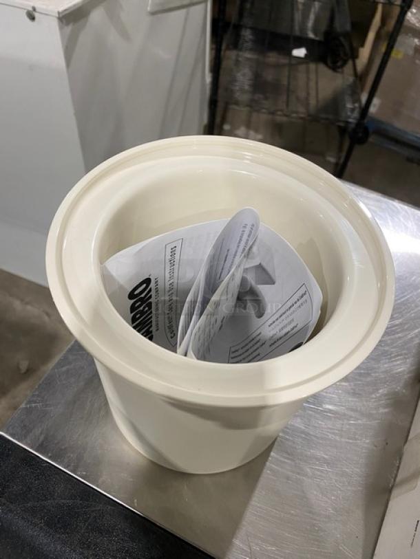 NEW Cambro ColdFest 1.7 Qt. round white food pan, 6.75" deep, Model 13199, with instruction manual, in excellent condition.