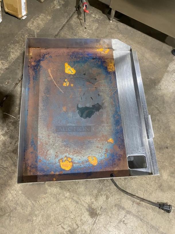 Cecilware EL1624 24" stainless steel flat griddle, electric, with thermostatic control, back and side splash. Condition: used.