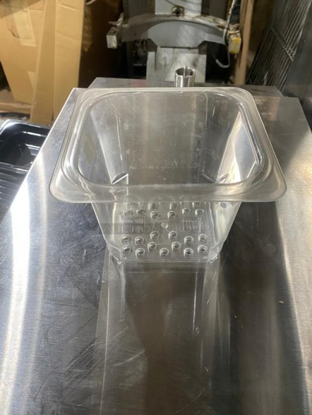 Cambro Camwear Series clear polycarbonate colander, Model 65CLRCW, new condition, ideal for commercial use.