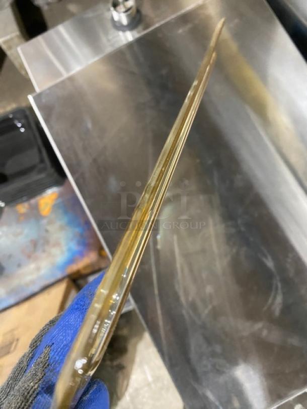 Cambro amber high heat 1/2-size food pan lid, new condition, durable material, designed for commercial use.