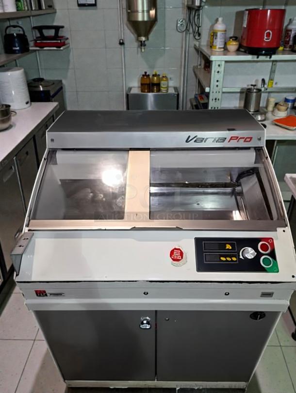 Brand new JAC VARIA 800 automatic bread slicer, scratch & dent condition. Controls visible; model made in Liège, Belgium.