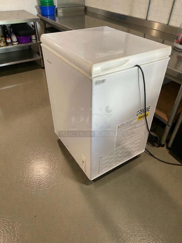 Hotpoint chest freezer model HCM5QWBWW in immaculate condition, fully tested and working. 115V, 60Hz. Made in Louisville.