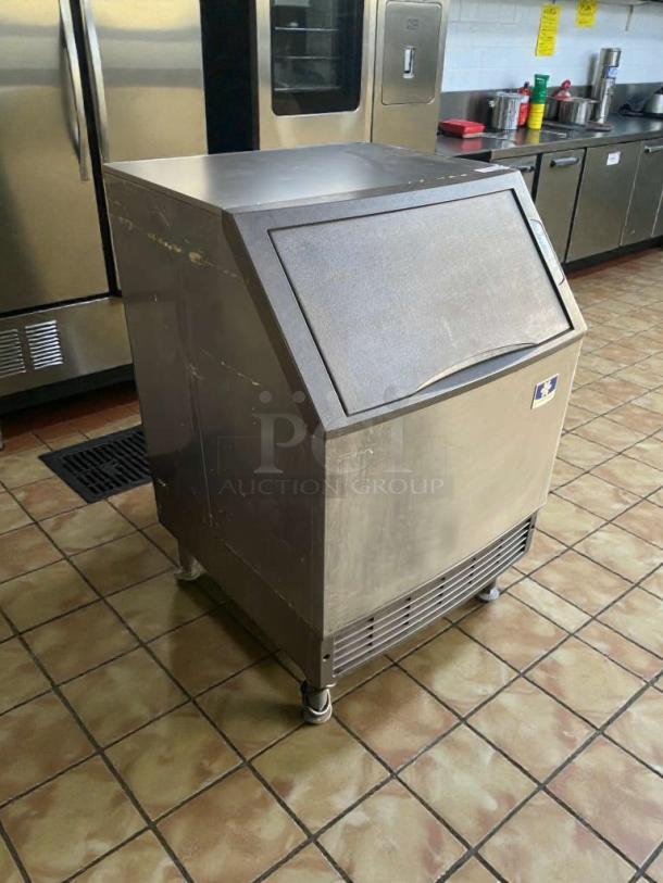 Manitowoc UDF0140A-161B commercial undercounter ice maker, immaculate condition, fully tested, 115V, single phase.
